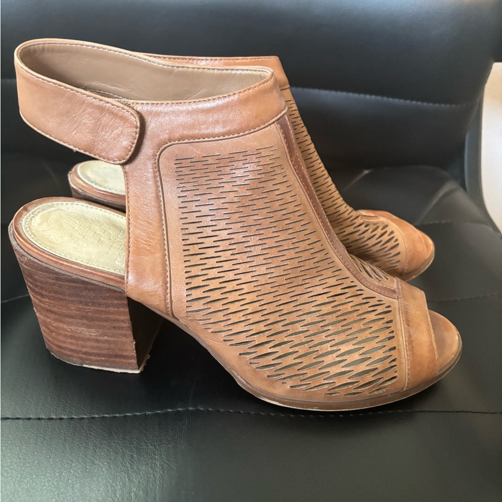 Good used condition Vince Camuto brown block heel sandal